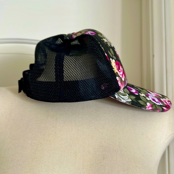 New / Floral & Black Ball Cap / Adjustable - Picture 5 of 9